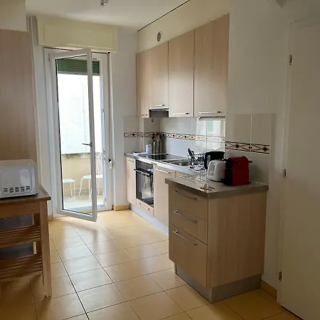 Apartment 6 Minutes Walking From The Train Station