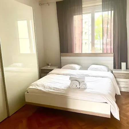 6 Minutes Walking From The Train Station Apartment