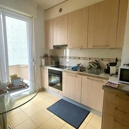 Apartment 6 Minutes Walking From The Train Station